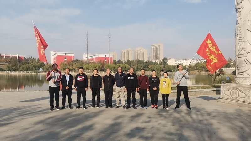 德衡、齊英律所聯(lián)合開展金秋徒步行